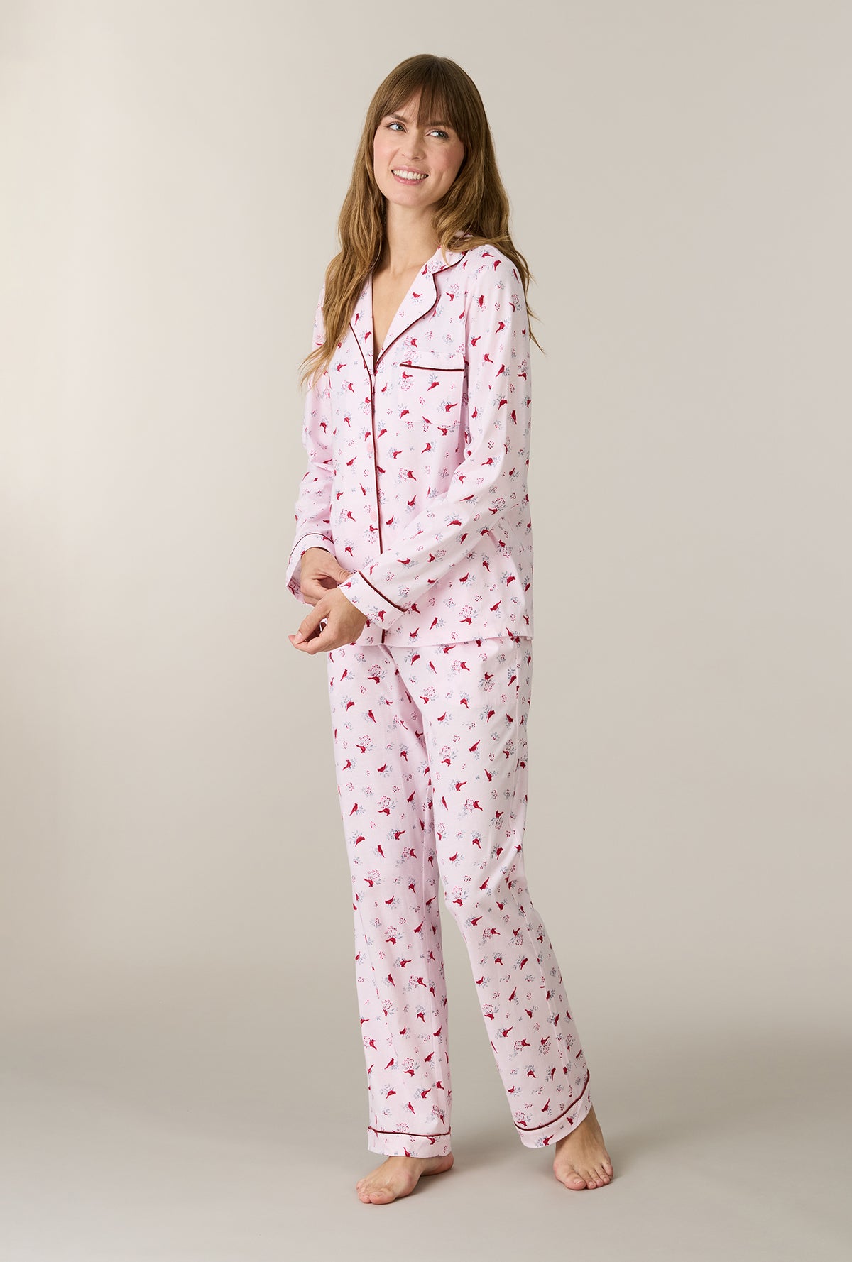 A lady wearing Morning Cardinals Cotton Long Pajama Set looking up