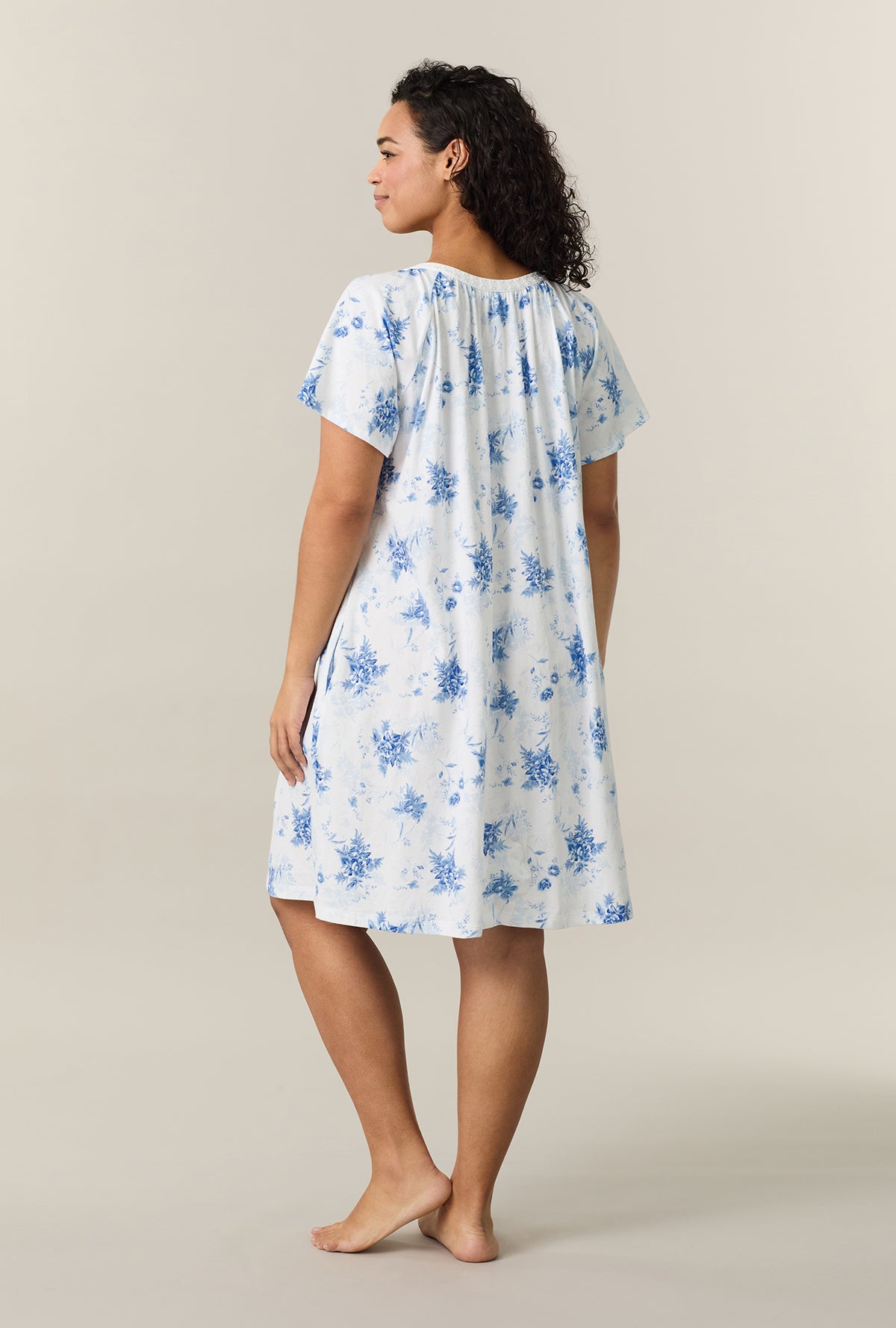 A lady wearing White Floral Short Sleeve Cotton Short Nightgown