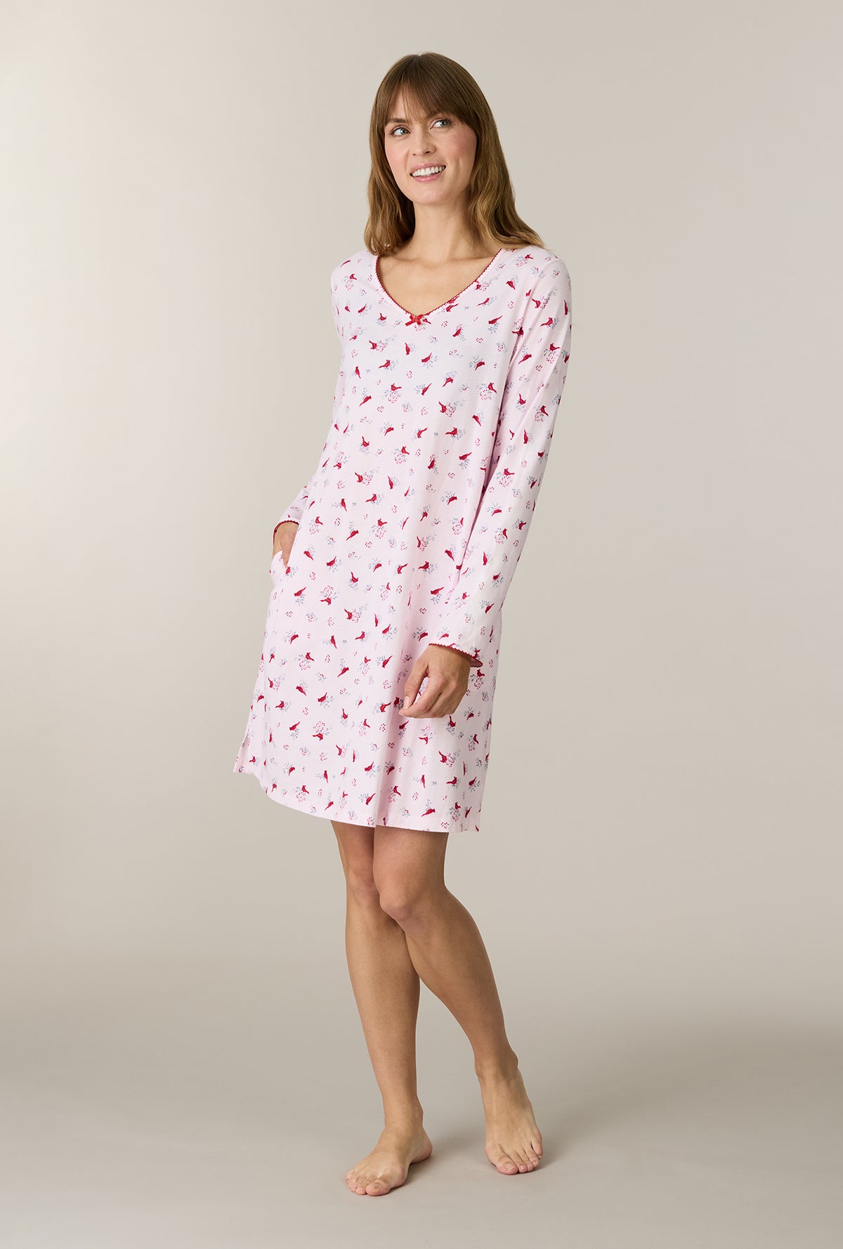 A lady wearing Morning Cardinals Cotton Short Nightgown looking up