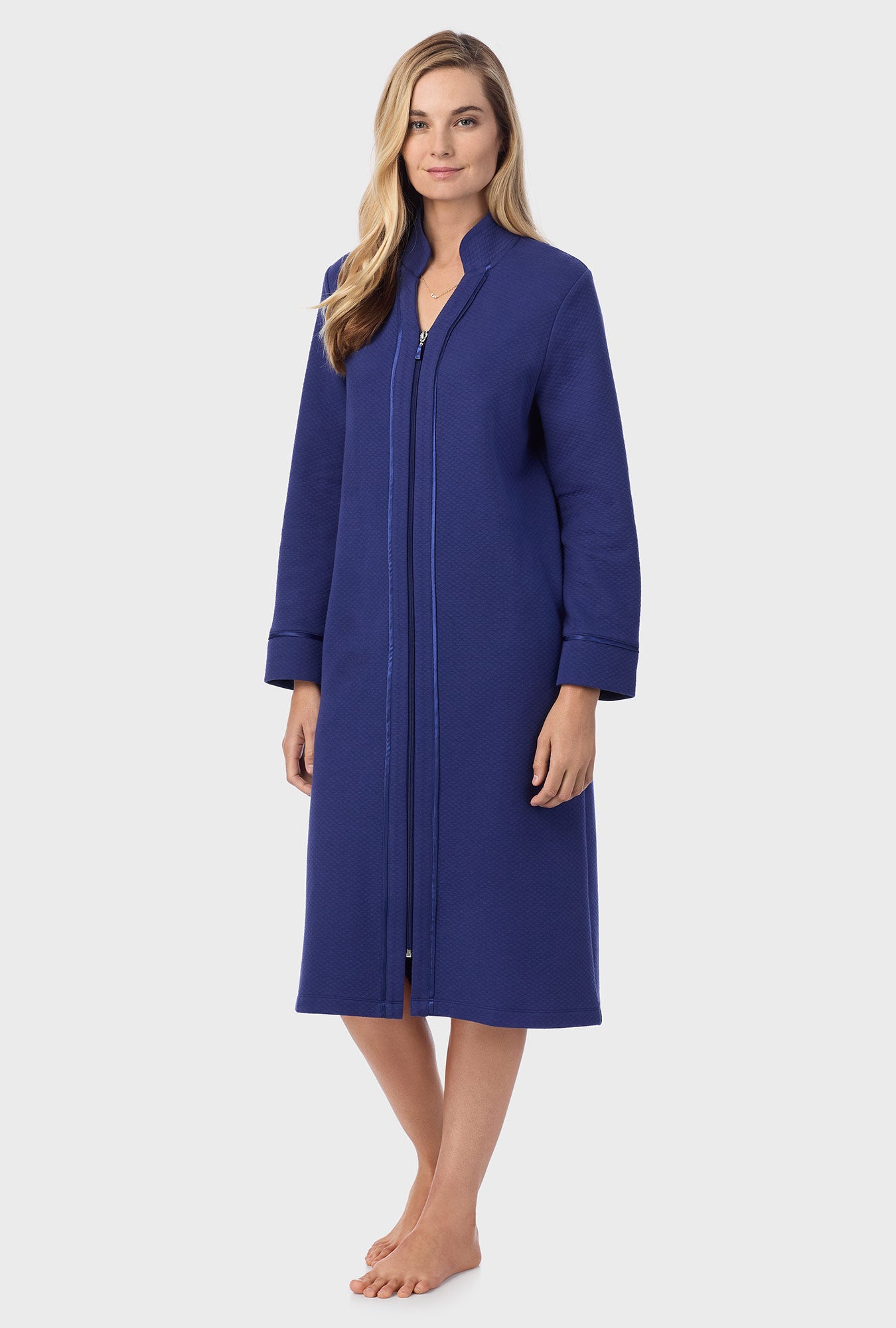 A lady wearing navy long sleeve diamond quilted zip robe.