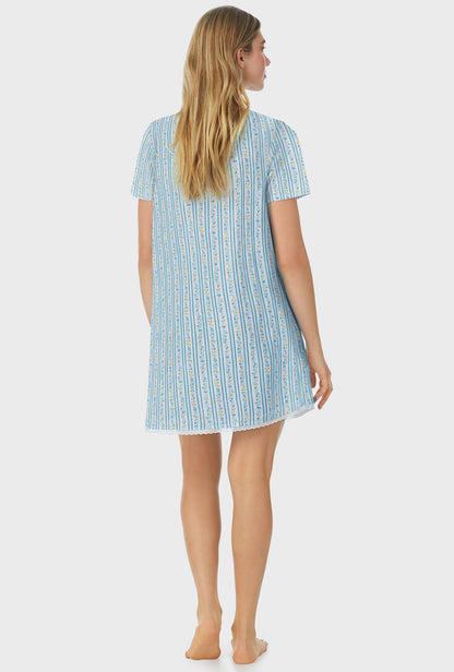 A lady wearing blue short sleeve short nightgown with floral stripes.