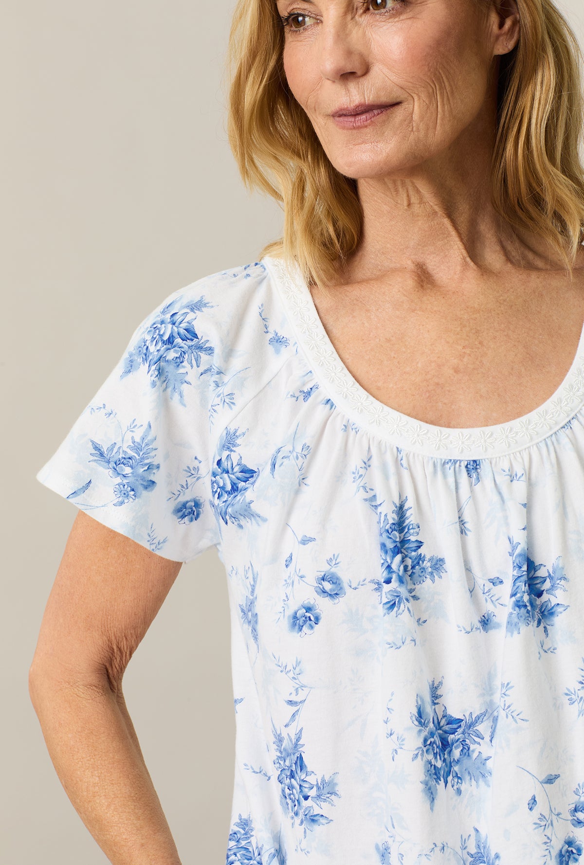 A lady wearing White Floral Cotton Capri Pajama Set