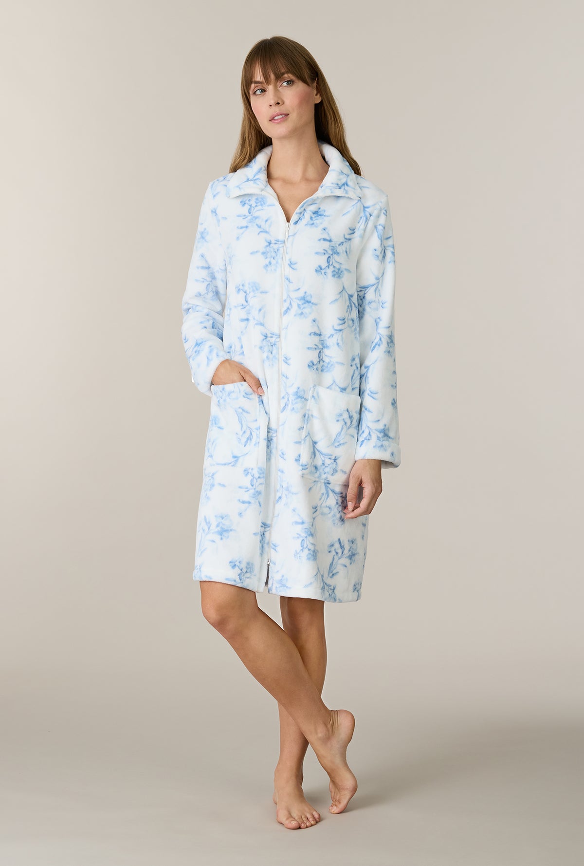 A lady wearing Winter Blue Floral Chenille Short Zip Robe looking up