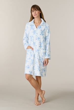 A lady wearing Winter Blue Floral Chenille Short Zip Robe looking up