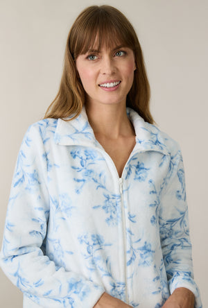 A lady wearing Winter Blue Floral Chenille Short Zip Robe closer look