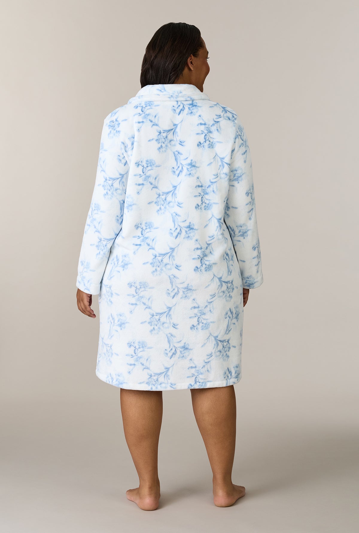 A lady wearing plus size Winter Blue Floral Chenille Short Zip Robe back view