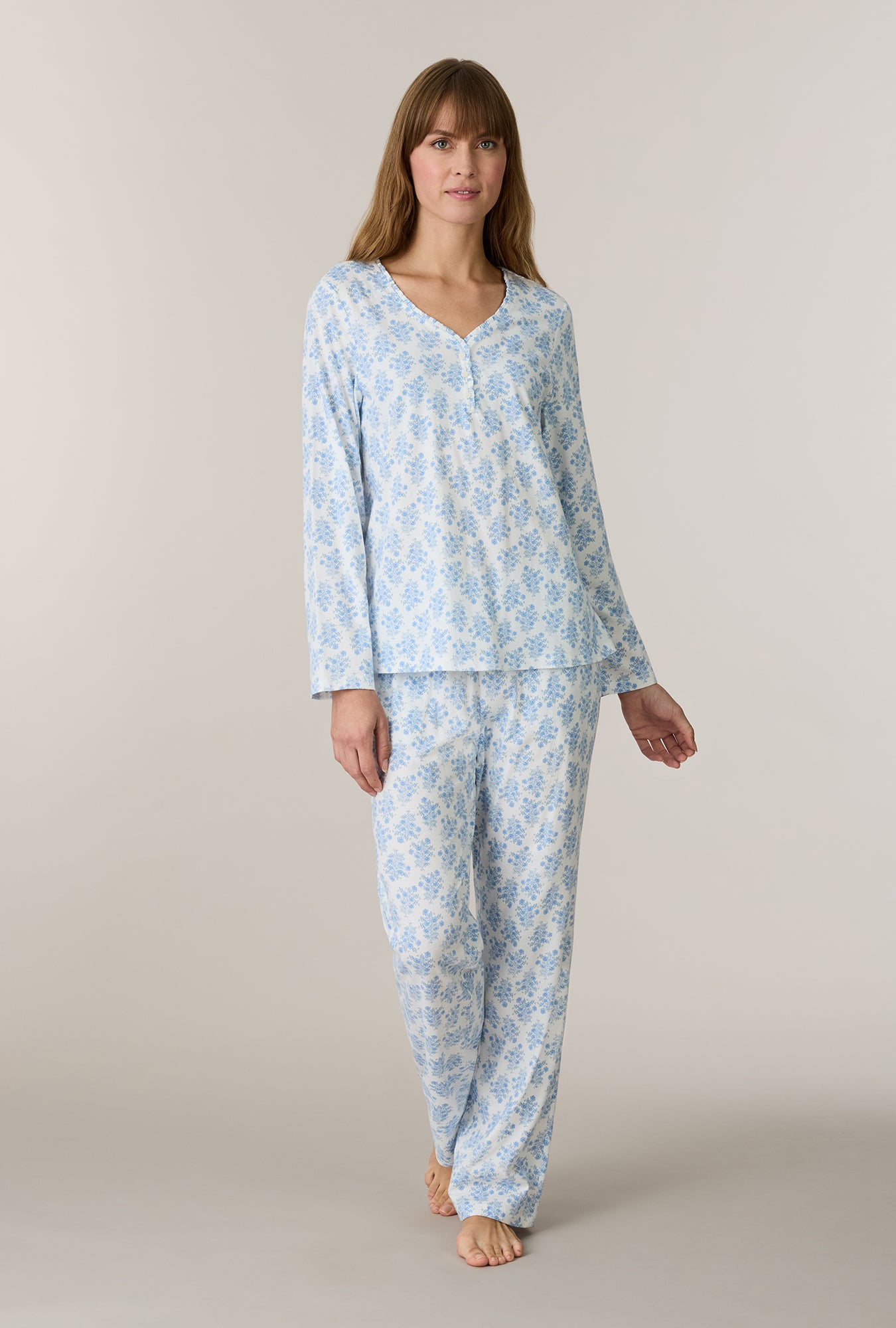 A lady wearing Hertiage Bouquet Cotton Long Pajama Set looking front