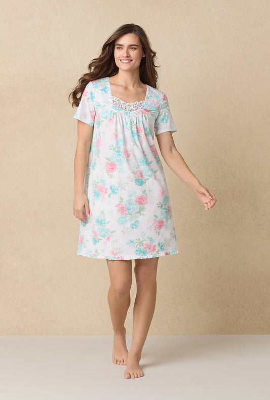 A lady wearing Precious Peony Cotton Short Nightgown