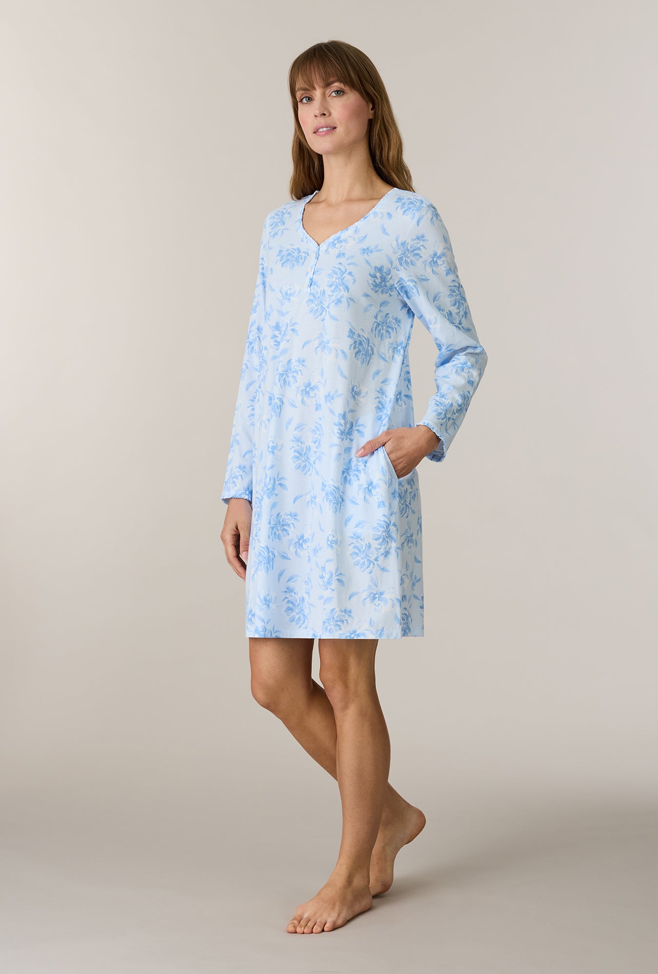 A lady wearing Garden Mist Cotton Short Nightgown