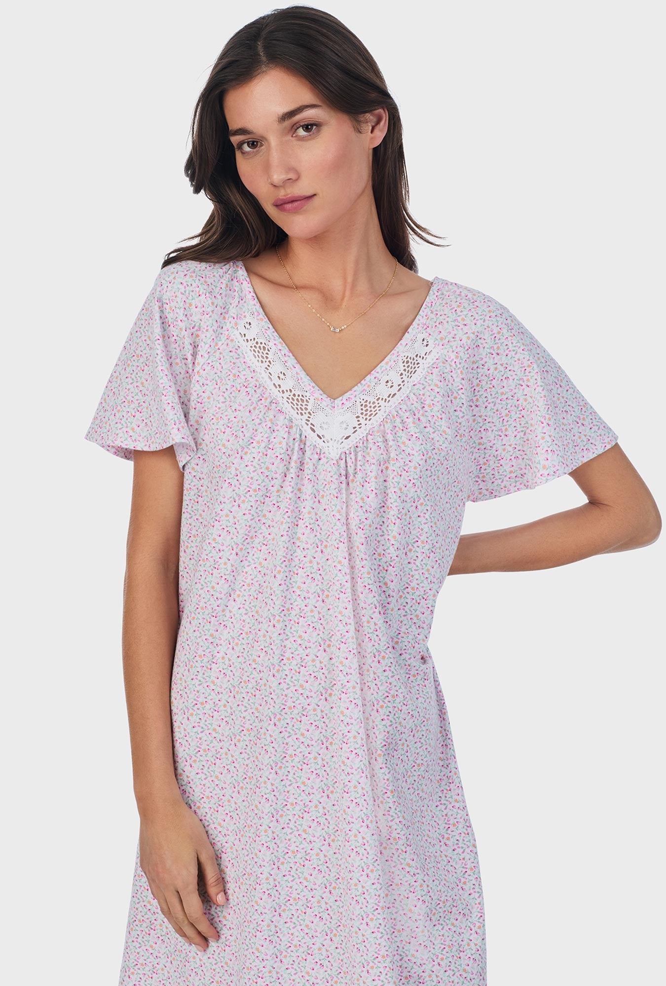 A lady wearing pink short sleeve cotton short nightgown with tulip field.