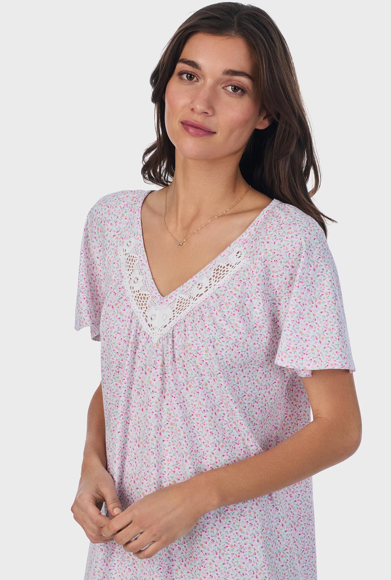 A lady wearing pink short sleeve cotton short nightgown with tulip field.